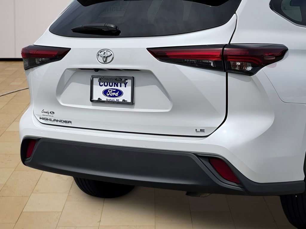 Used 2024 Toyota Highlander LE image 38