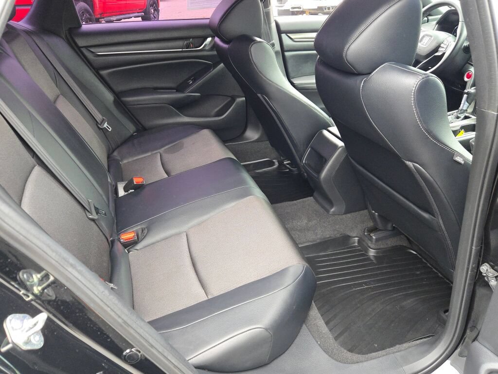 Used 2018 Honda Accord Sport image 13