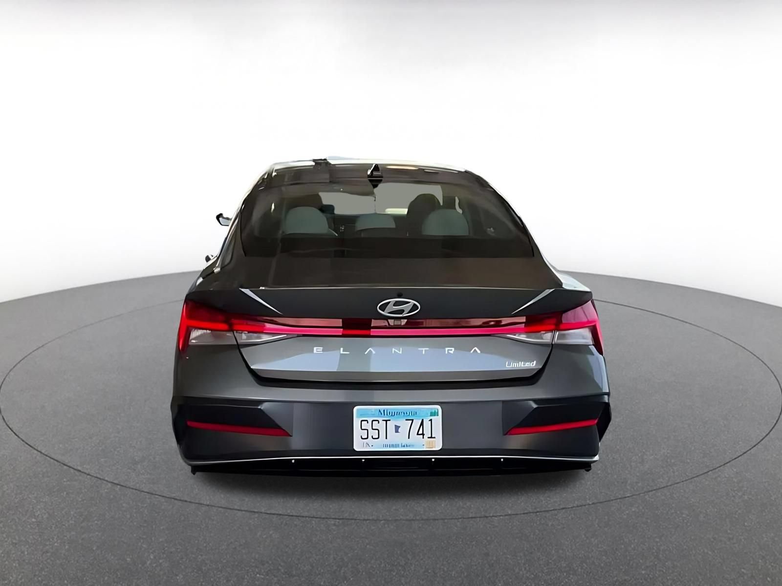 Used 2025 Hyundai Elantra Limited FWD image 12