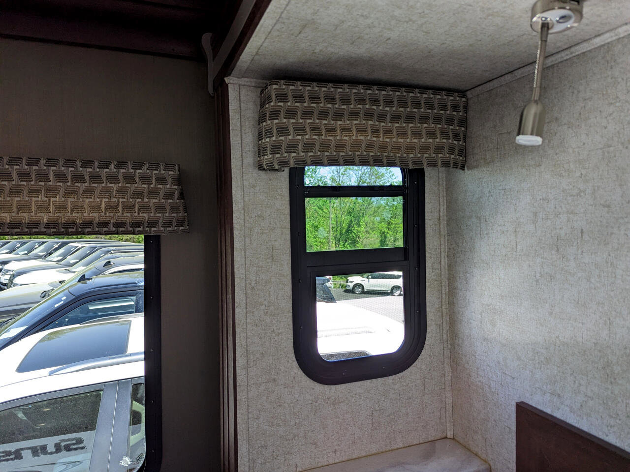 Used 2019 Chevrolet Express 4500 w/ RV Package RWD image 89