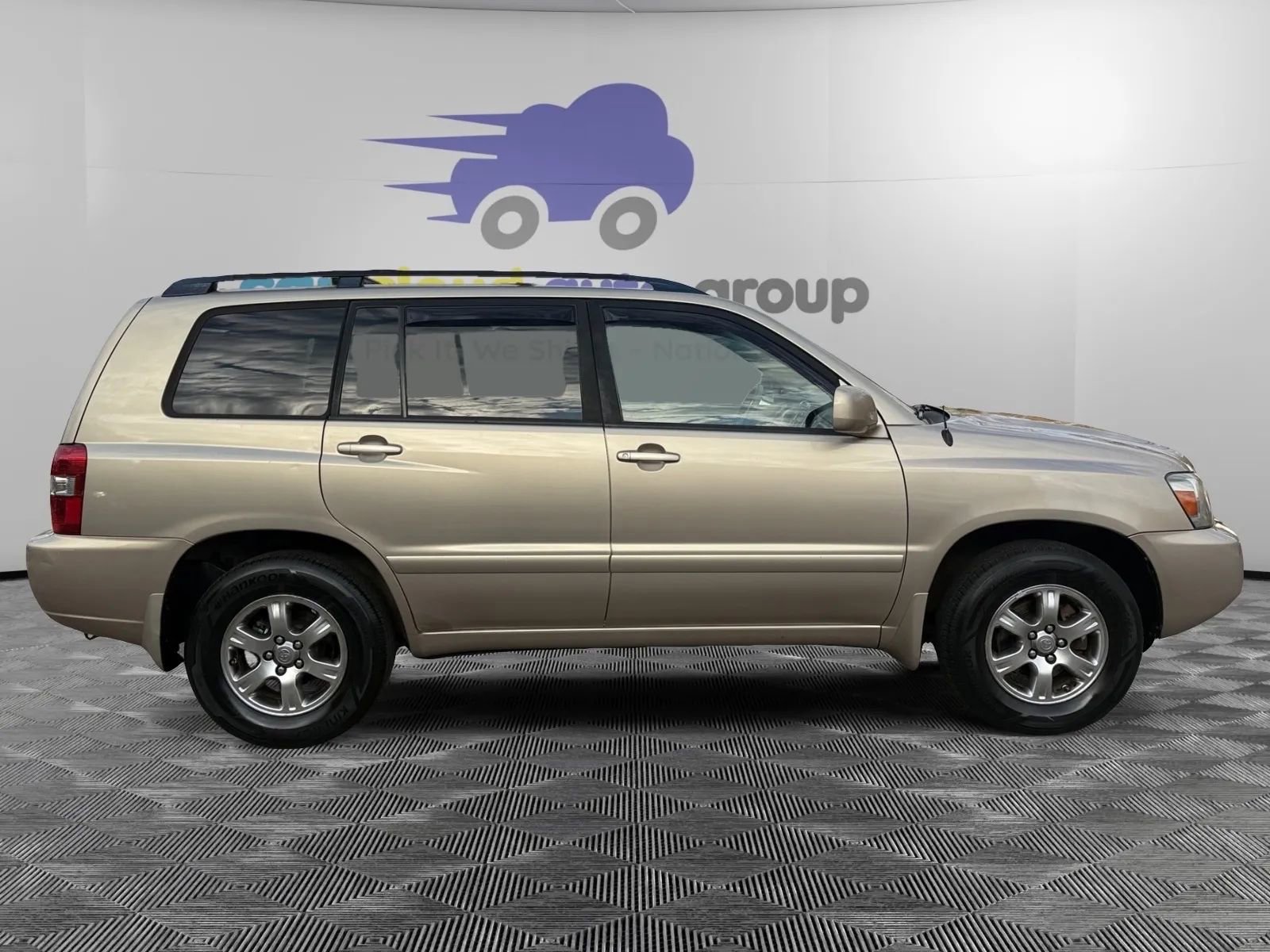 Used 2005 Toyota Highlander 4WD V6 w/ 3rd Row image 6