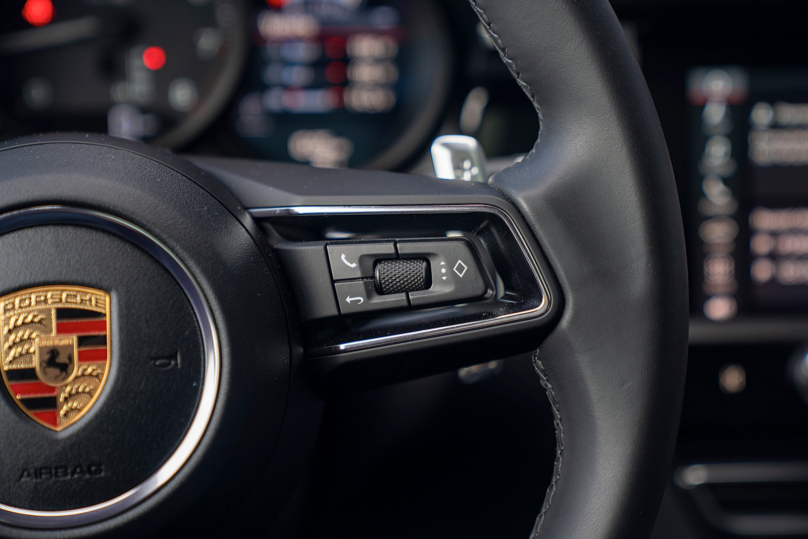 Certified 2025 Porsche Macan AWD/4WD image 8