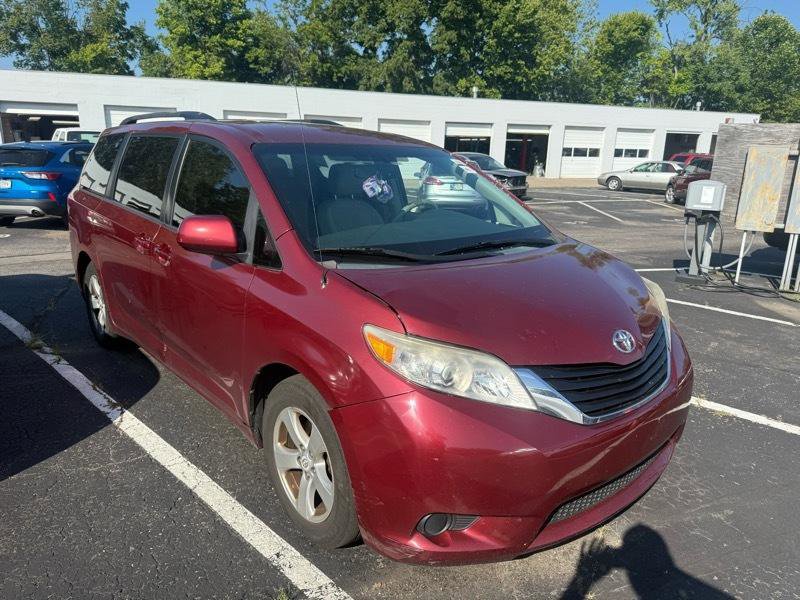 Used 2012 Toyota Sienna LE FWD image 2
