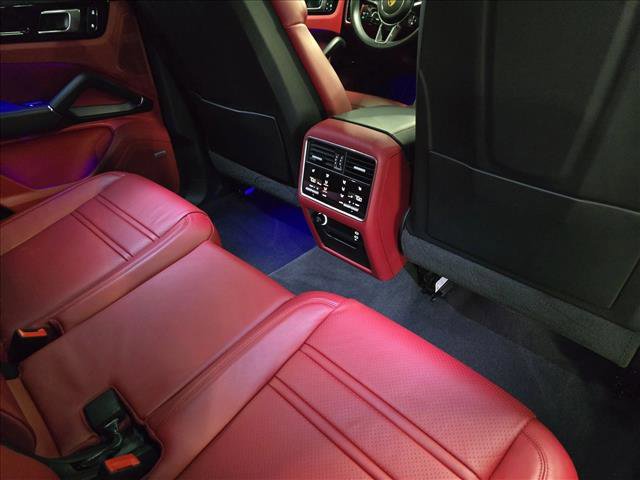 Used 2022 Porsche Cayenne S image 11