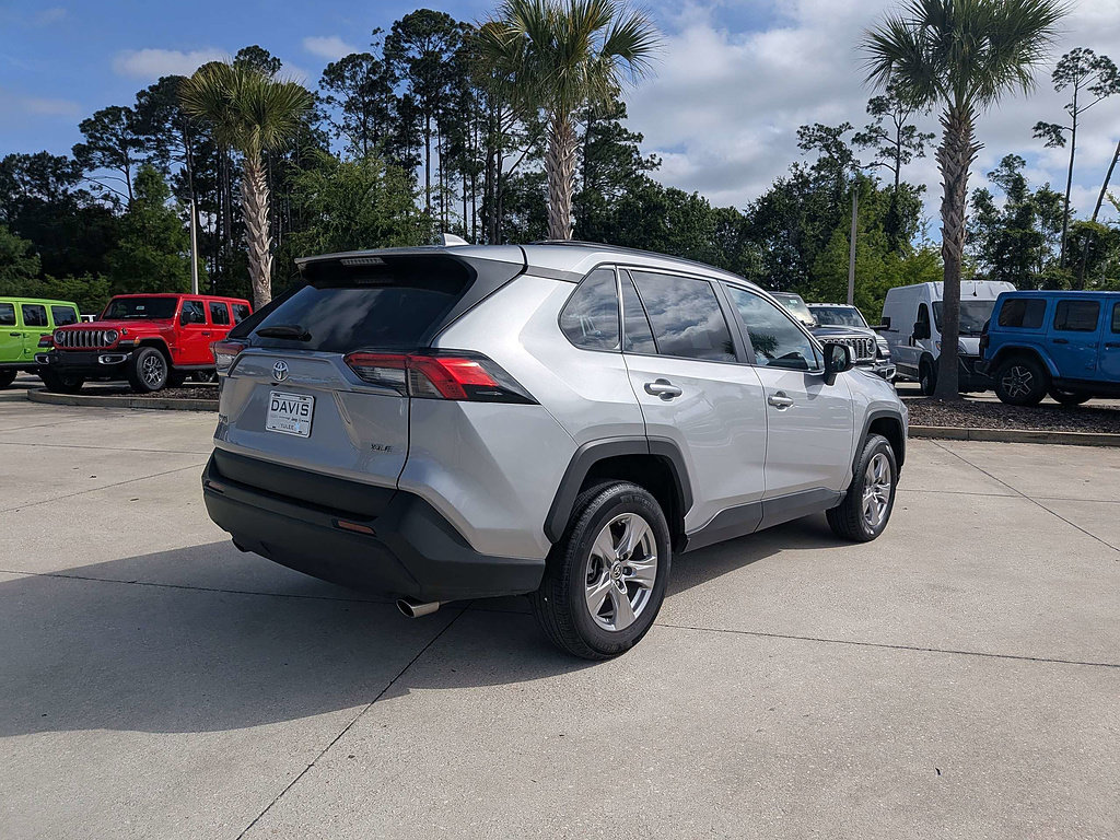 Used 2024 Toyota RAV4 XLE FWD image 3