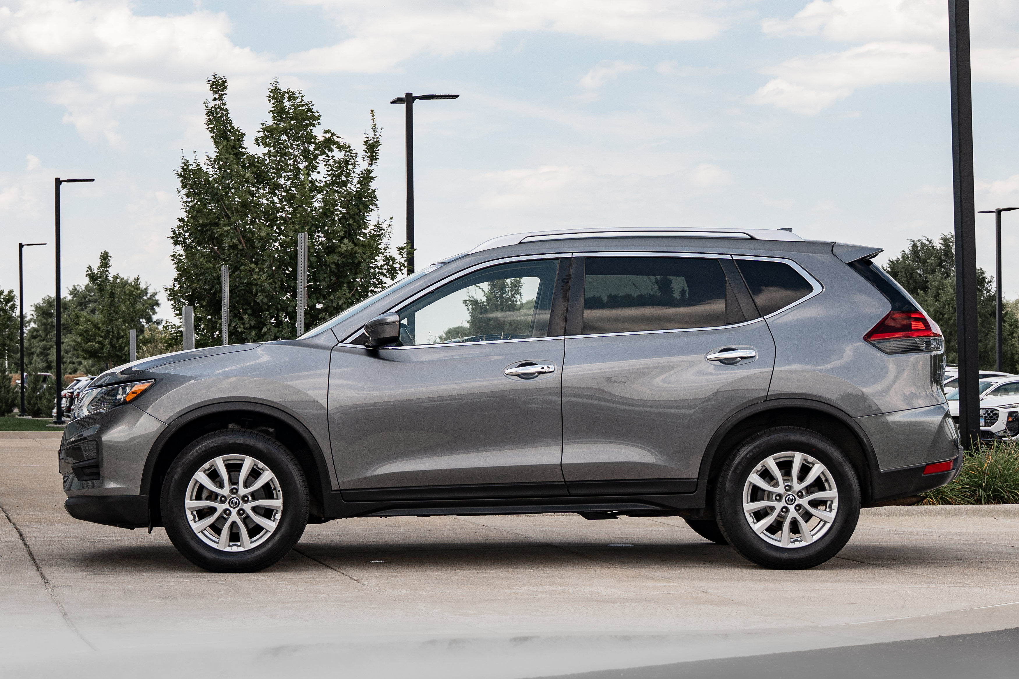 Used 2019 Nissan Rogue SV AWD/4WD image 6