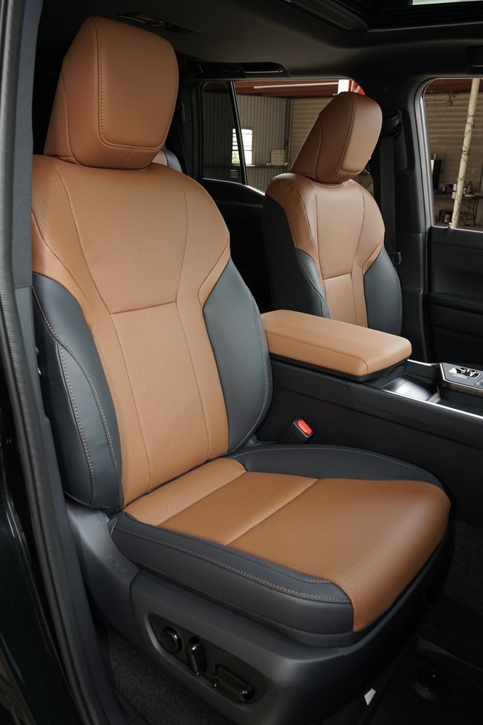 Used 2025 Lexus GX 550 image 10