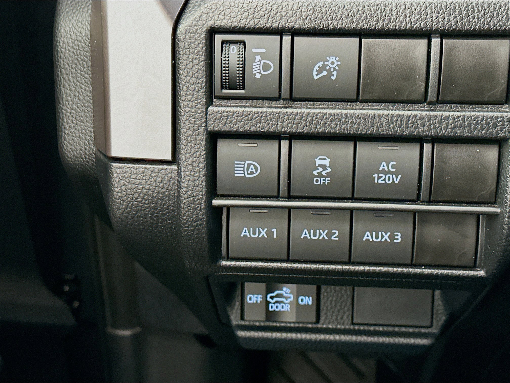 Used 2024 Toyota Tacoma TRD Sport w/ TRD Sport Upgrade Package image 17