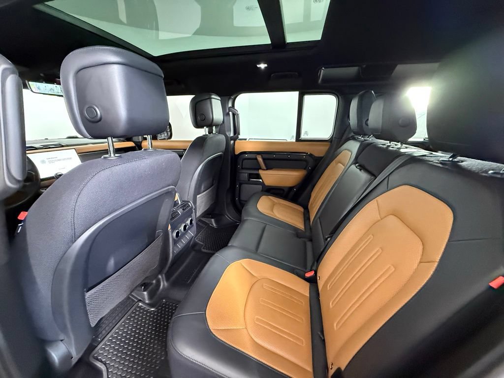 Used 2023 Land Rover Defender 110 X AWD/4WD image 18