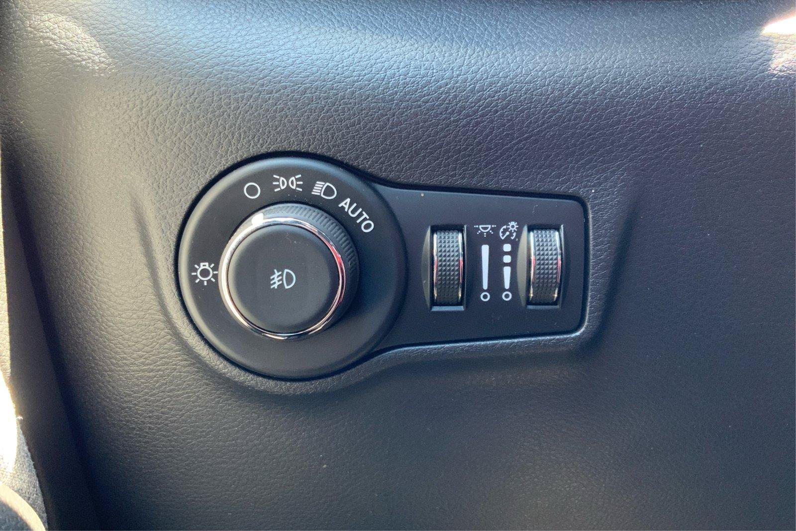 Used 2024 Jeep Compass Latitude AWD/4WD image 17