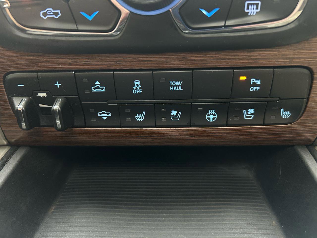 Used 2013 RAM 1500 Laramie w/ Convenience Group AWD/4WD image 23