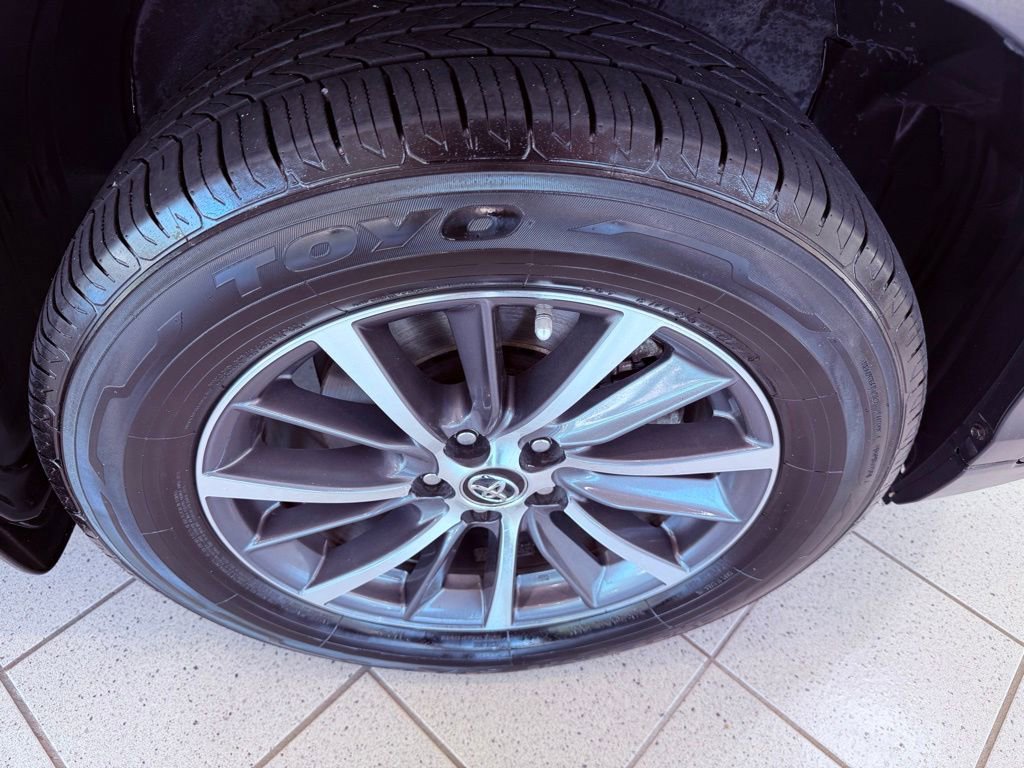 Used 2018 Toyota Highlander XLE AWD/4WD image 17