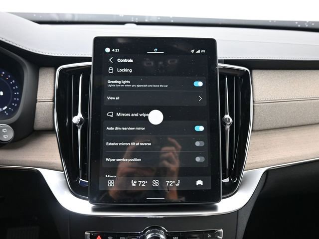 New 2026 Volvo XC90 B6 Core w/ Protection Package Premier image 18