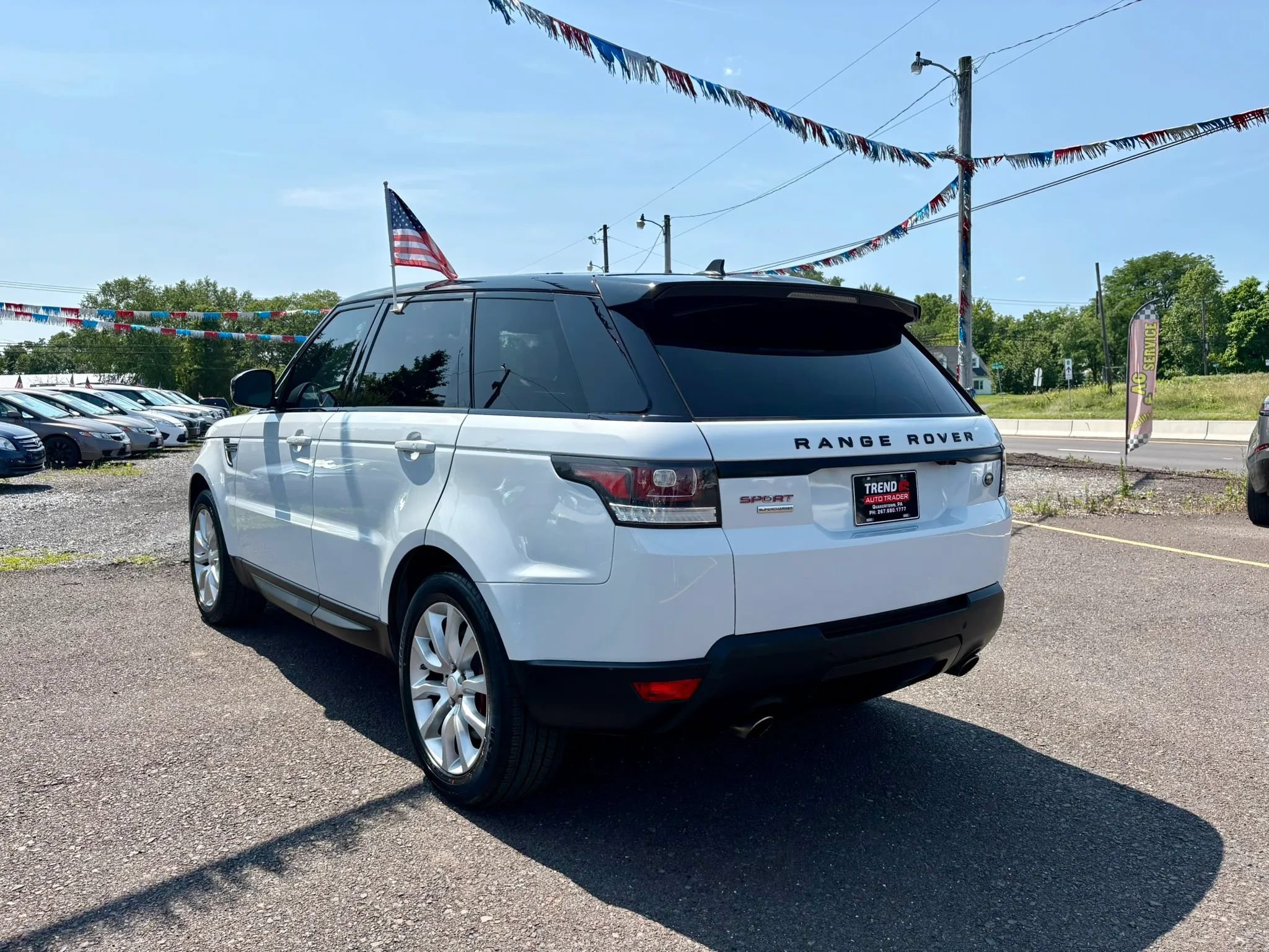 Used 2016 Land Rover Range Rover Sport Supercharged AWD/4WD image 3