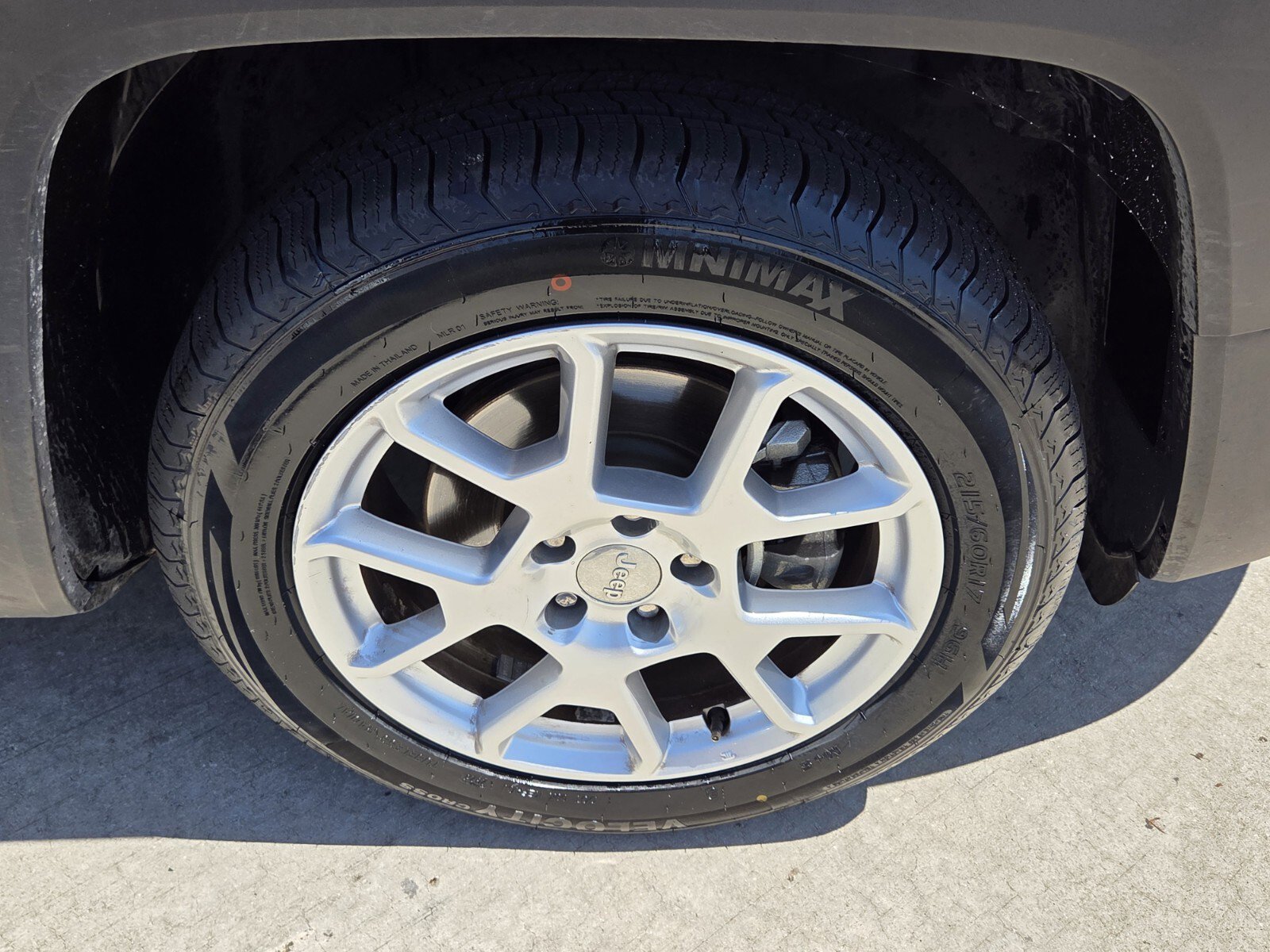 Used 2019 Jeep Renegade Latitude FWD image 12