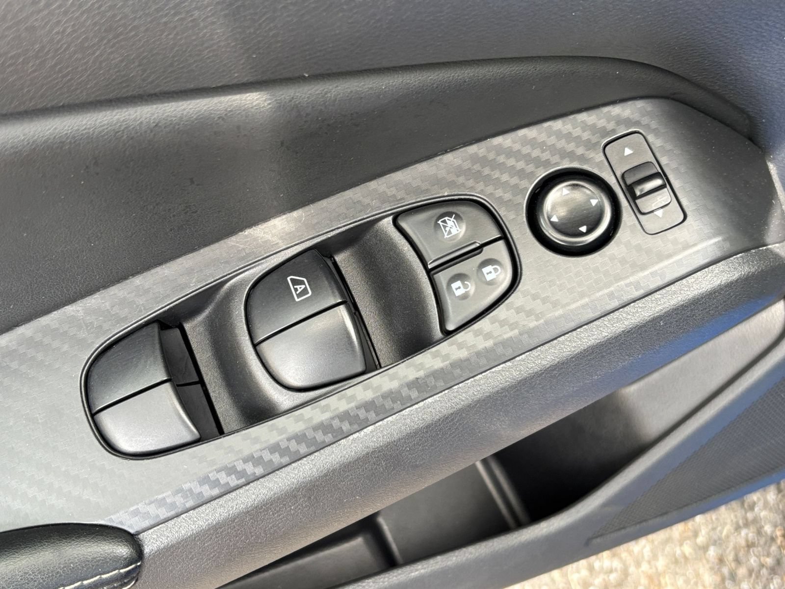 Used 2025 Nissan Altima 2.5 SV FWD image 15