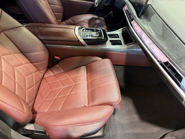 Used 2025 BMW 760i xDrive w/ Executive Package image 85