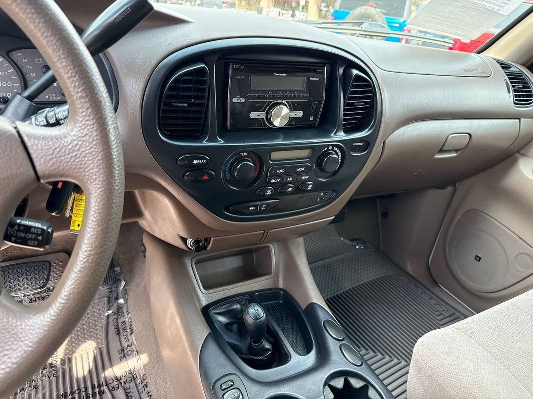 Used 2004 Toyota Sequoia SR5 AWD/4WD image 25