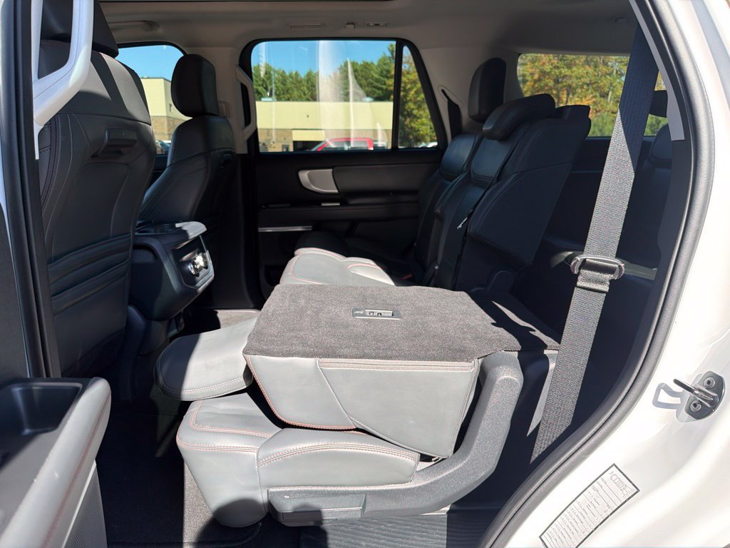 Used 2025 Ford Expedition Active AWD/4WD image 10