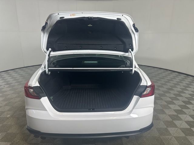 Used 2025 Toyota Camry SE image 7