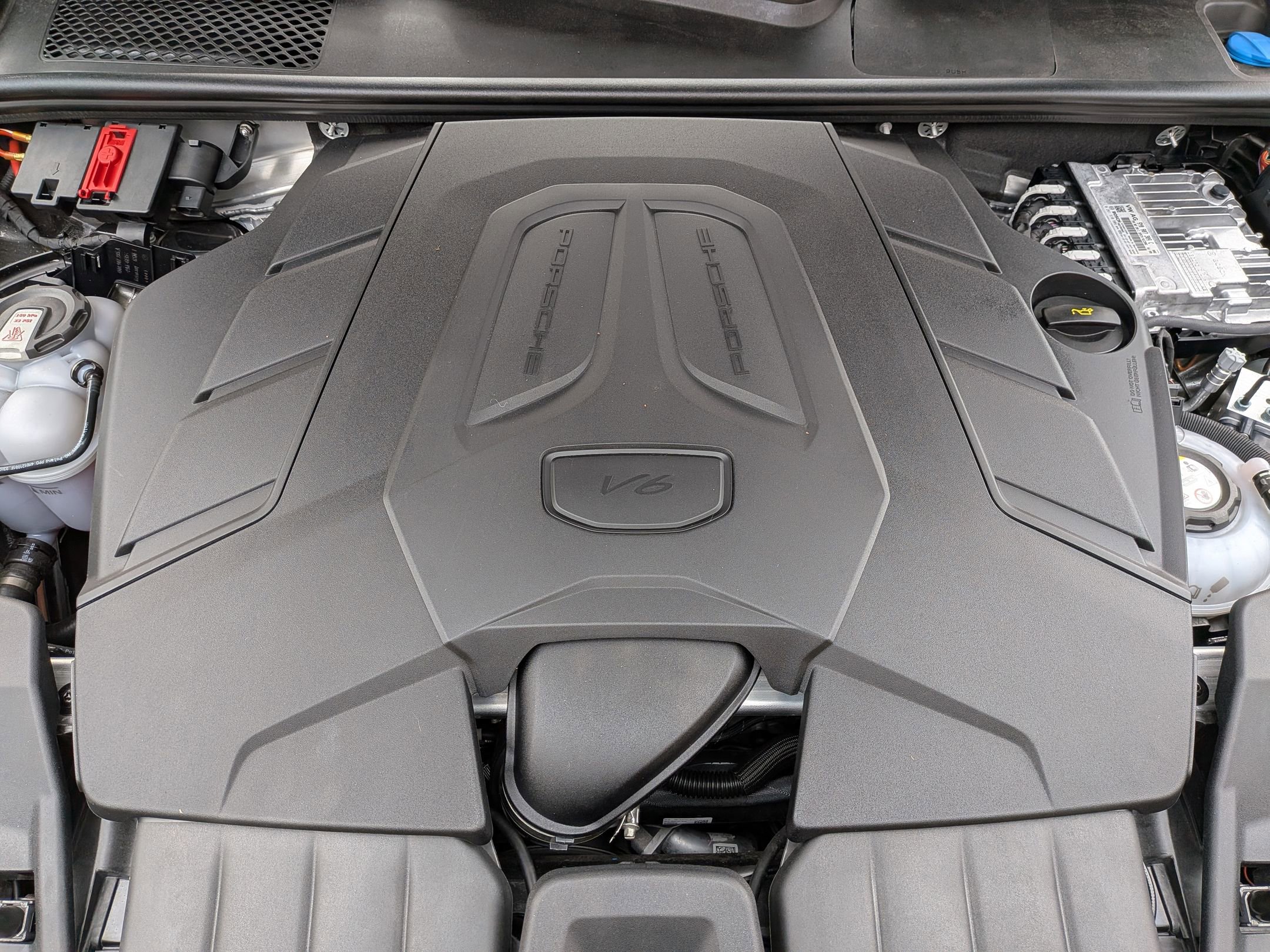 Certified 2025 Porsche Cayenne GTS AWD/4WD image 36