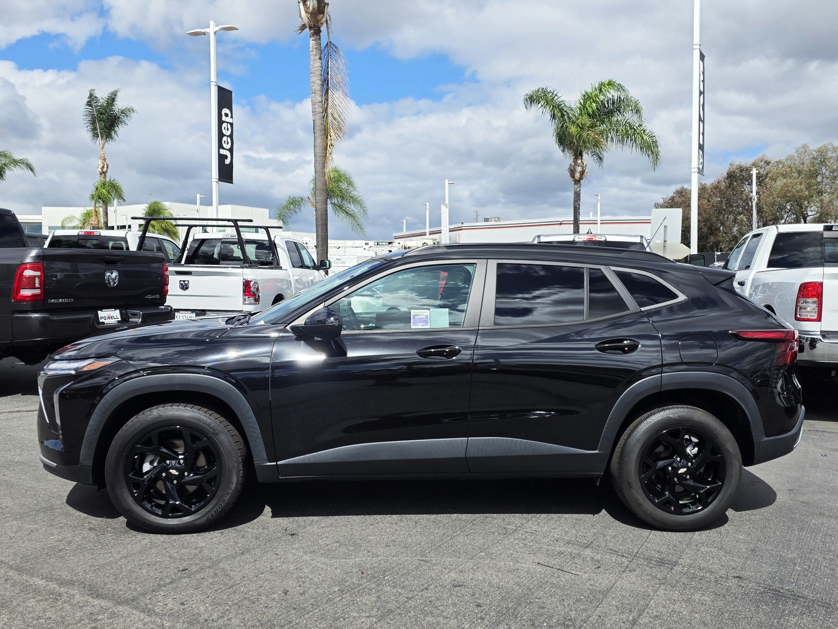 Used 2024 Chevrolet Trax LT w/ Driver Confidence Package FWD image 2
