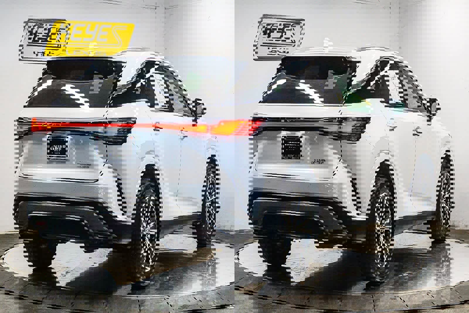 Used 2024 Lexus RX 350 FWD w/ Technology Package image 4