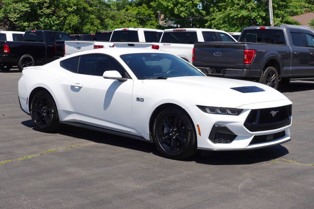 Used 2025 Ford Mustang GT RWD image 4