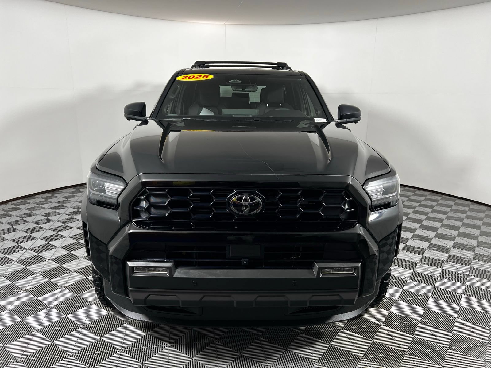Used 2025 Toyota 4Runner TRD Off-Road Premium AWD/4WD image 2