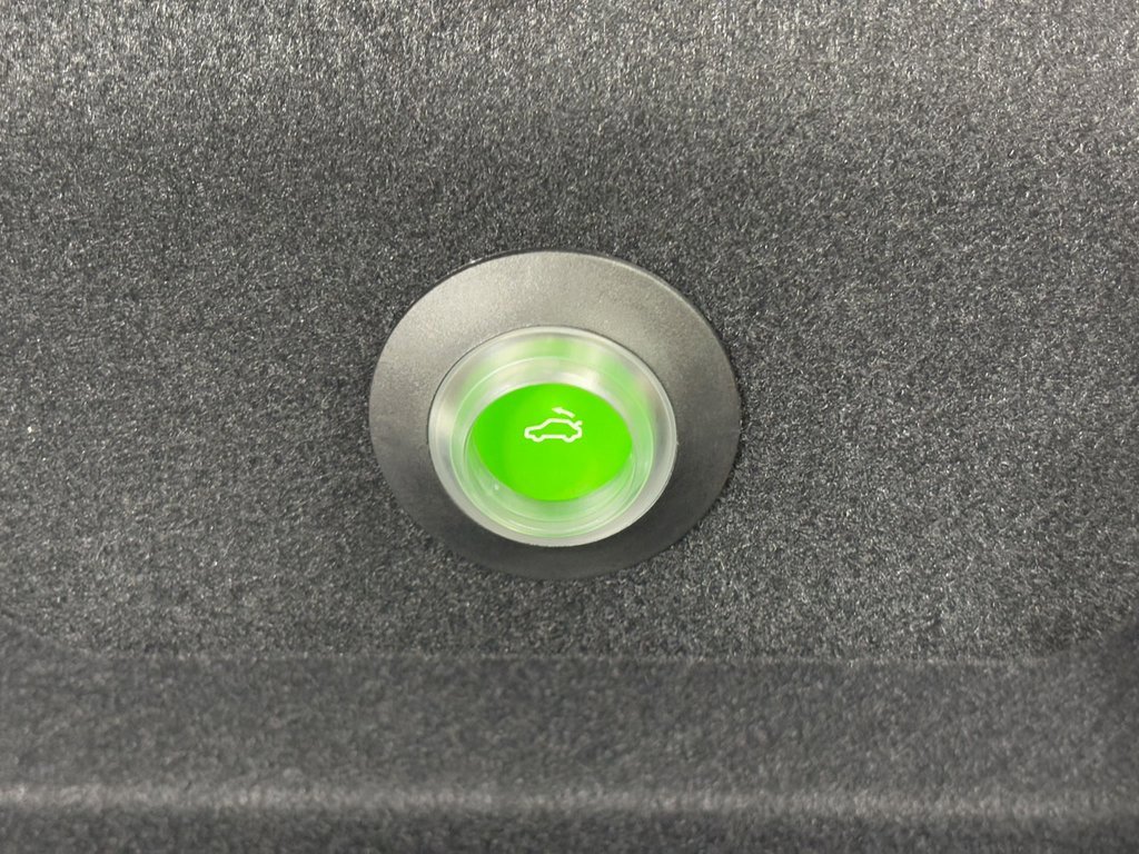 Used 2022 Mercedes-Benz SL 63 AMG 4MATIC image 34