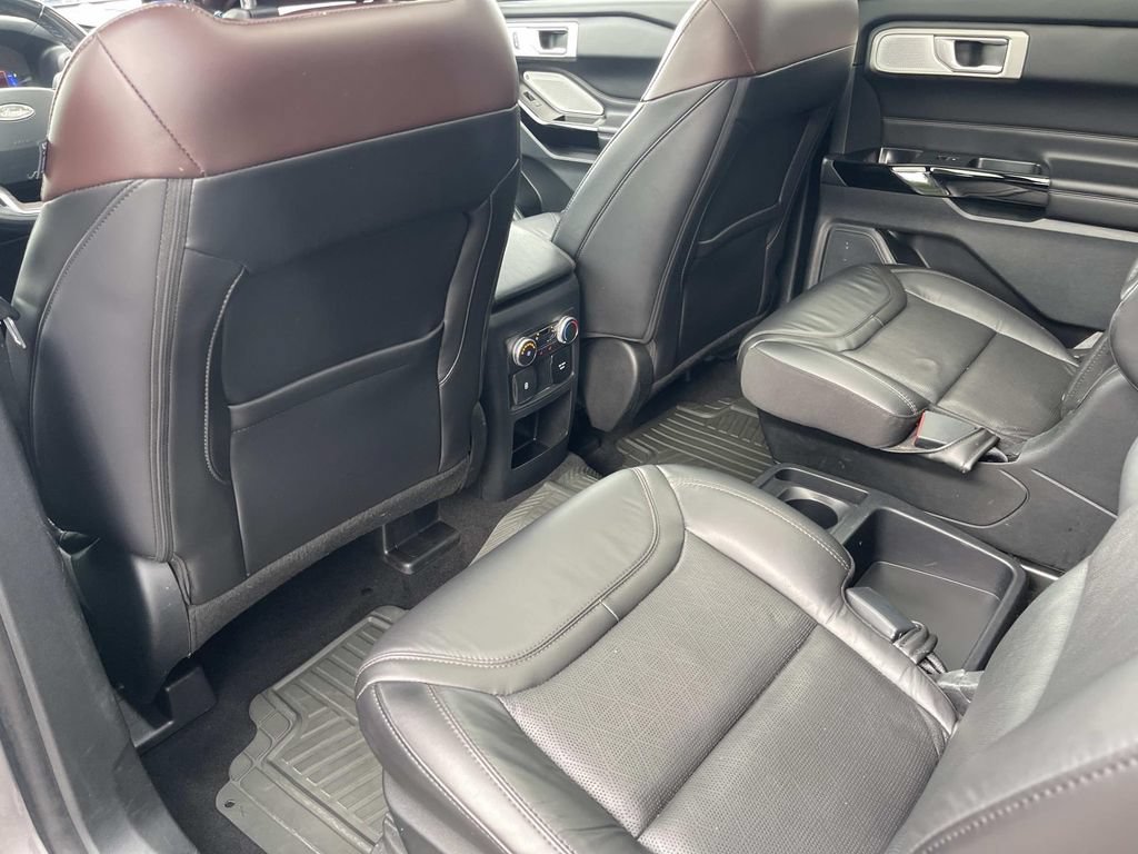 Used 2021 Ford Explorer Platinum w/ Premium Technology Package RWD image 19