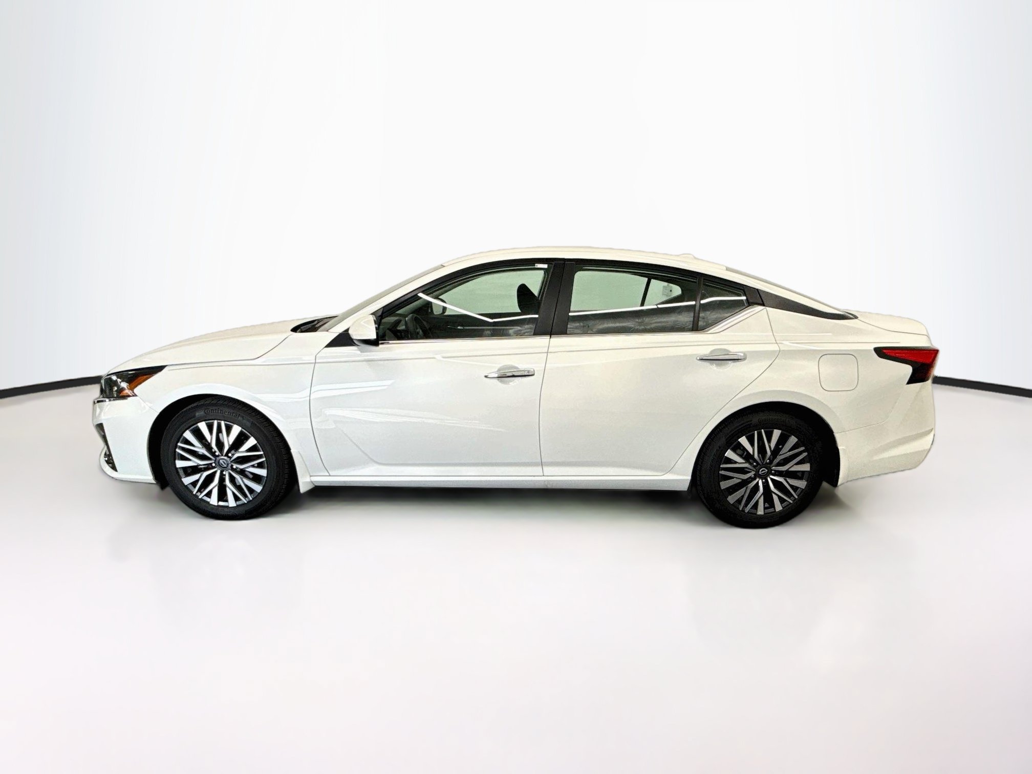 Used 2023 Nissan Altima 2.5 SV FWD image 4