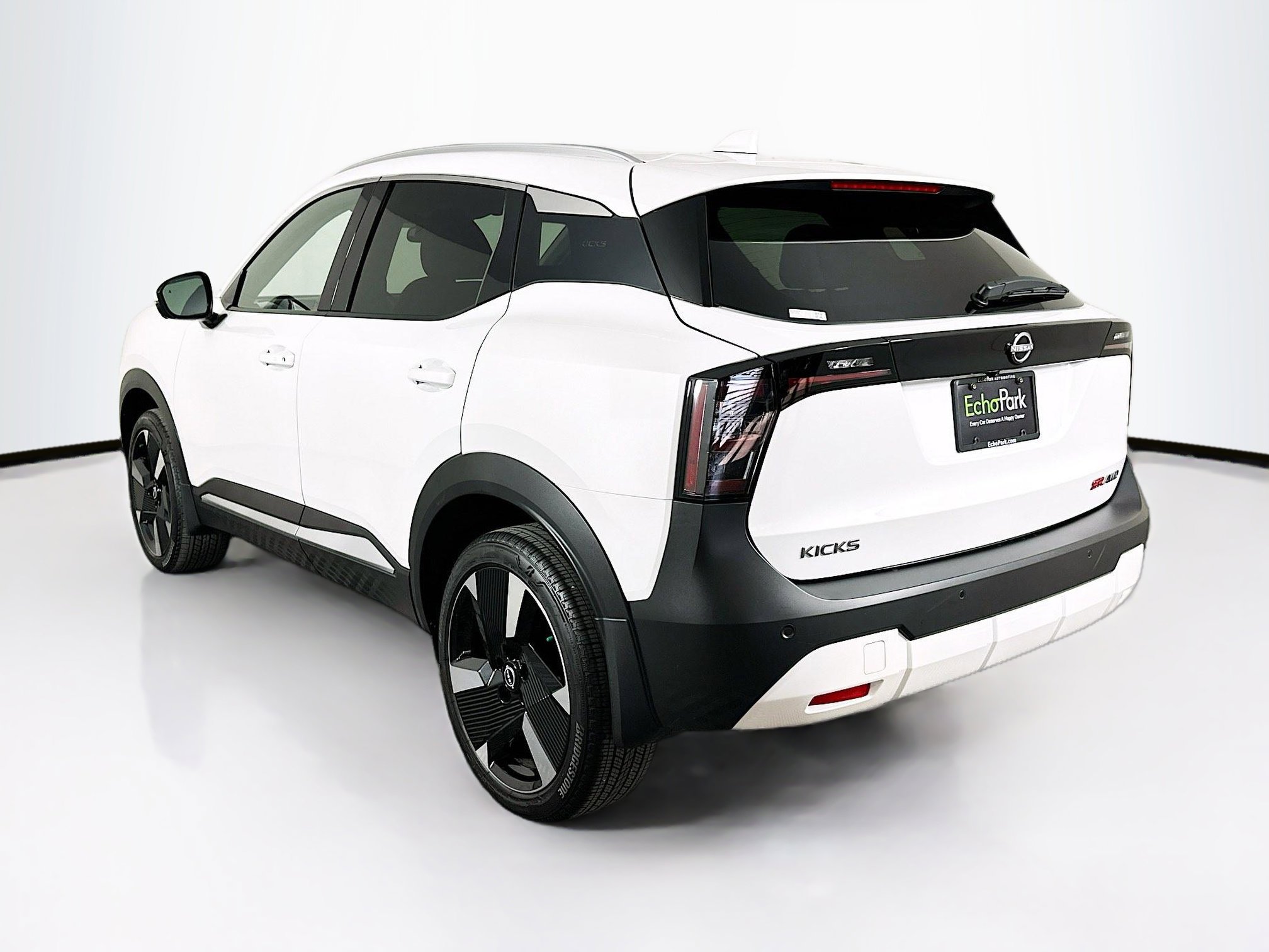 Used 2025 Nissan Kicks SR image 5