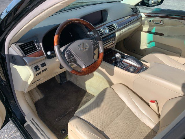 Used 2014 Lexus LS 460 w/ Ultra Luxury Package RWD image 8