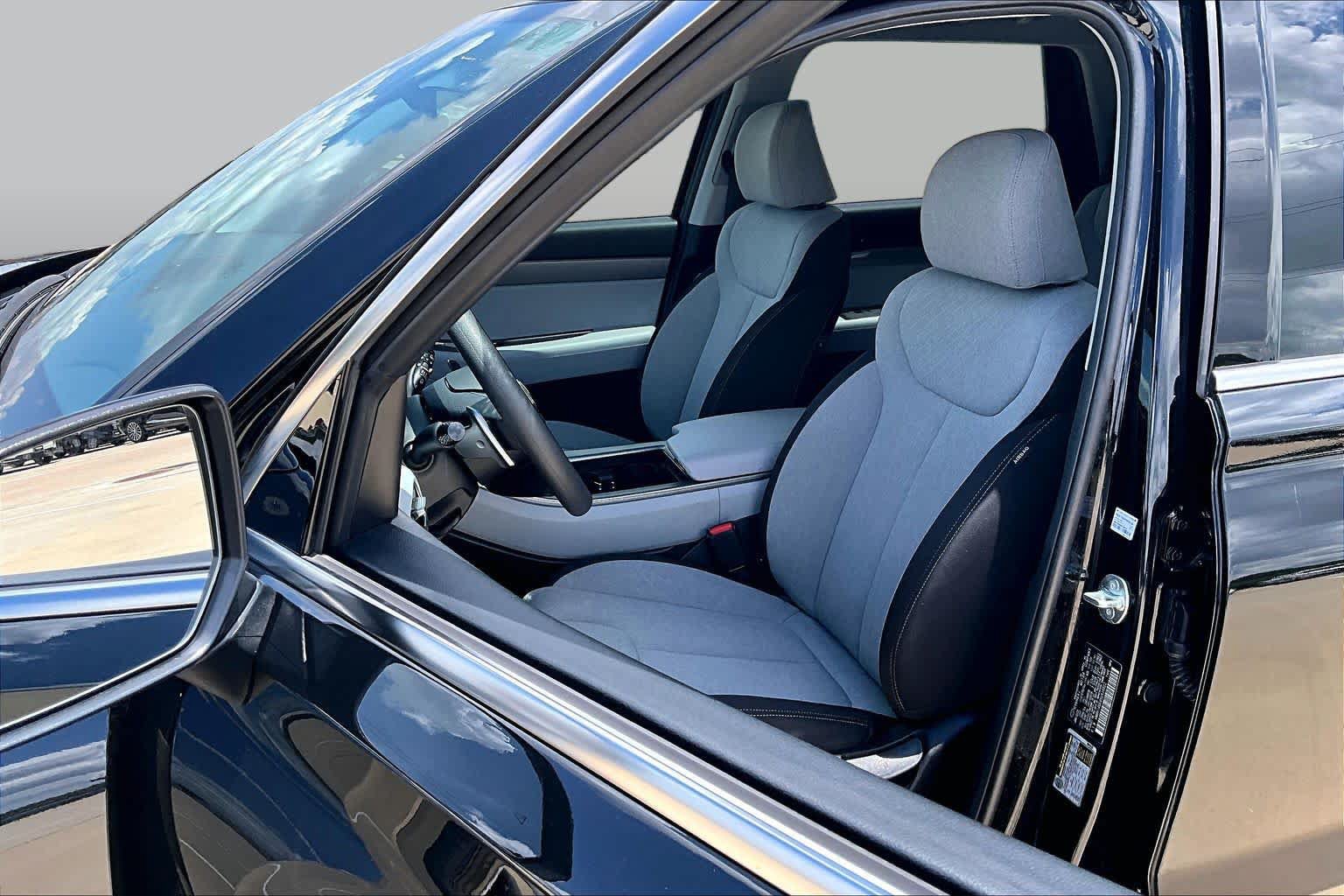 Used 2025 Hyundai Palisade SE FWD image 8