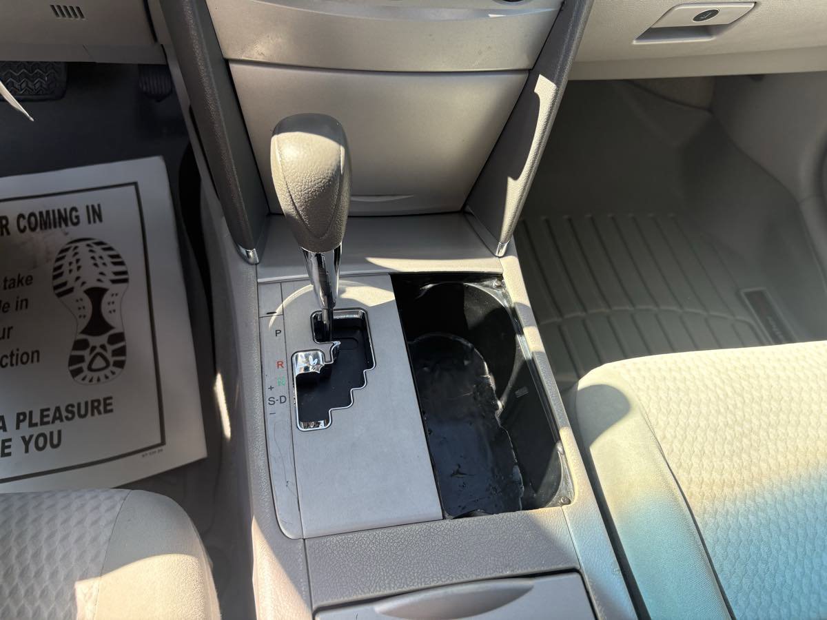 Used 2010 Toyota Camry LE FWD image 24