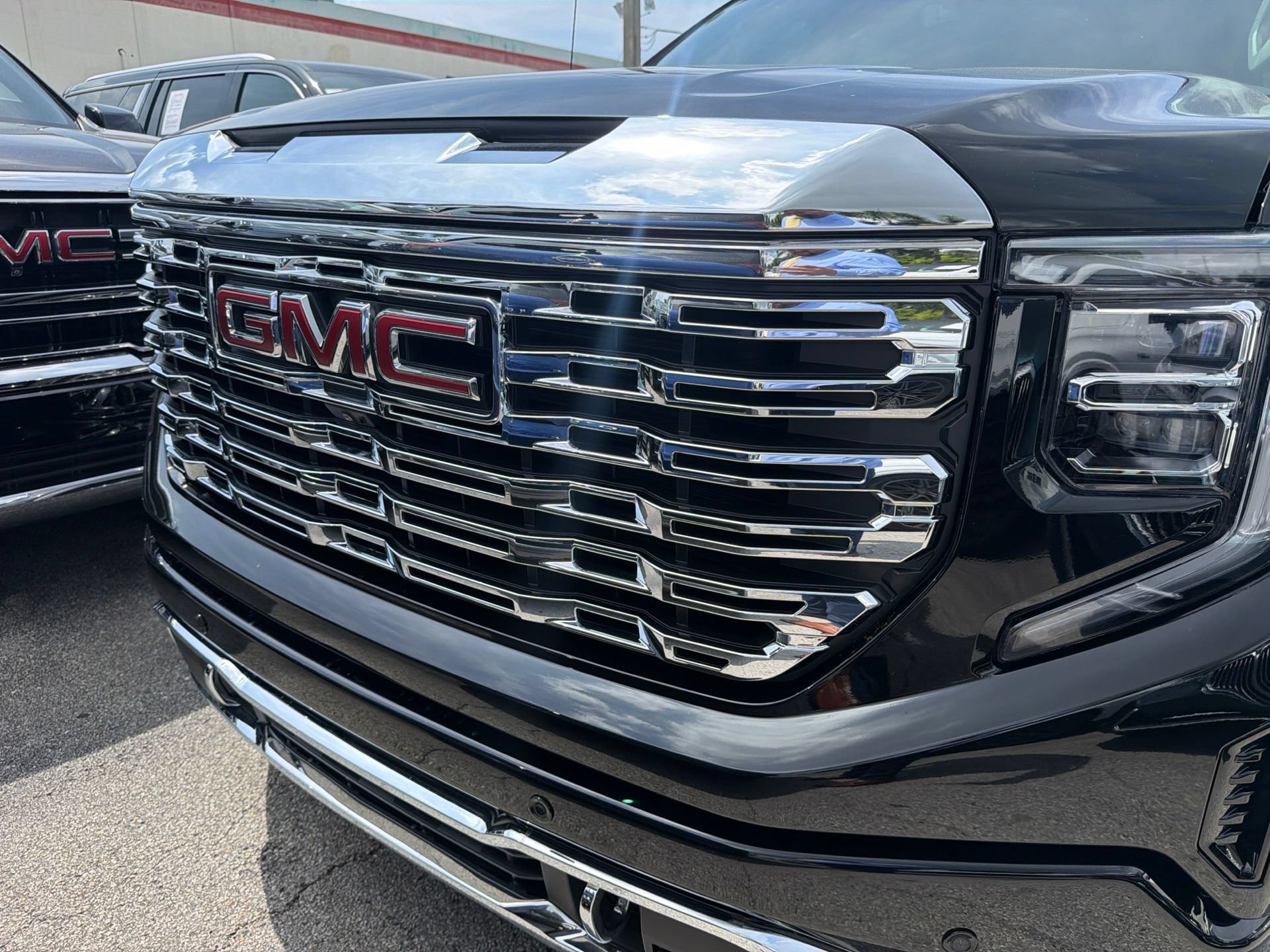 Used 2023 GMC Sierra 1500 Denali w/ Denali Reserve Package AWD/4WD image 16