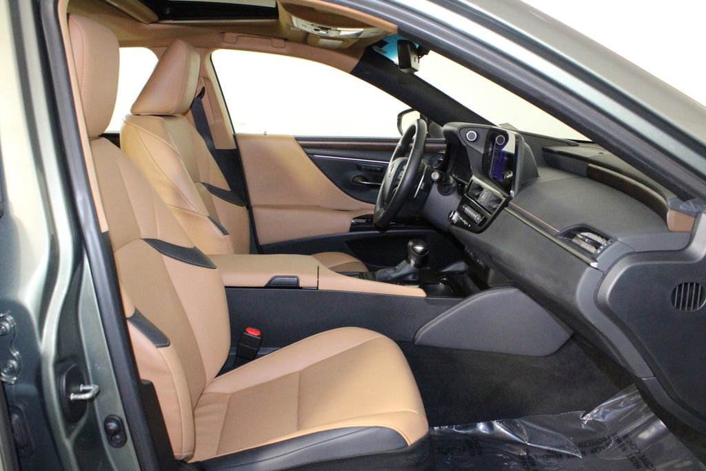 Used 2024 Lexus ES 350 w/ Premium Package image 15