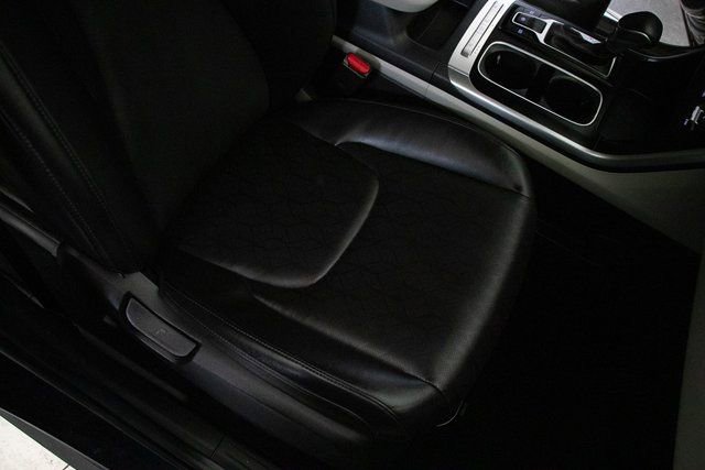 Used 2024 Kia Carnival LX image 17