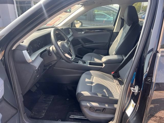 Used 2026 Volkswagen Tiguan SE AWD/4WD image 9