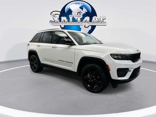 Used 2023 Jeep Grand Cherokee Altitude image 2