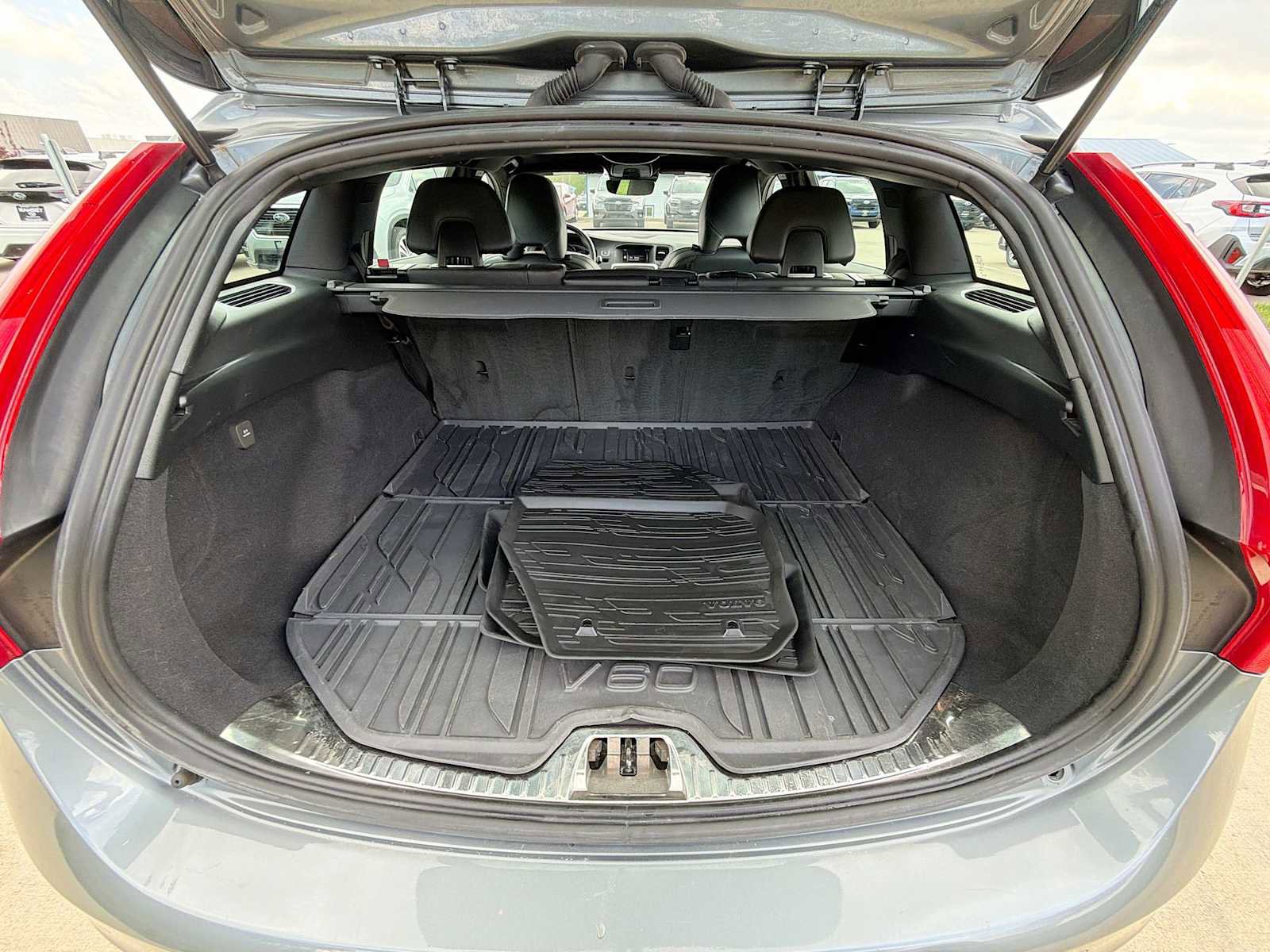 Used 2017 Volvo V60 T6 R-Design Platinum w/ Climate Package AWD/4WD image 29