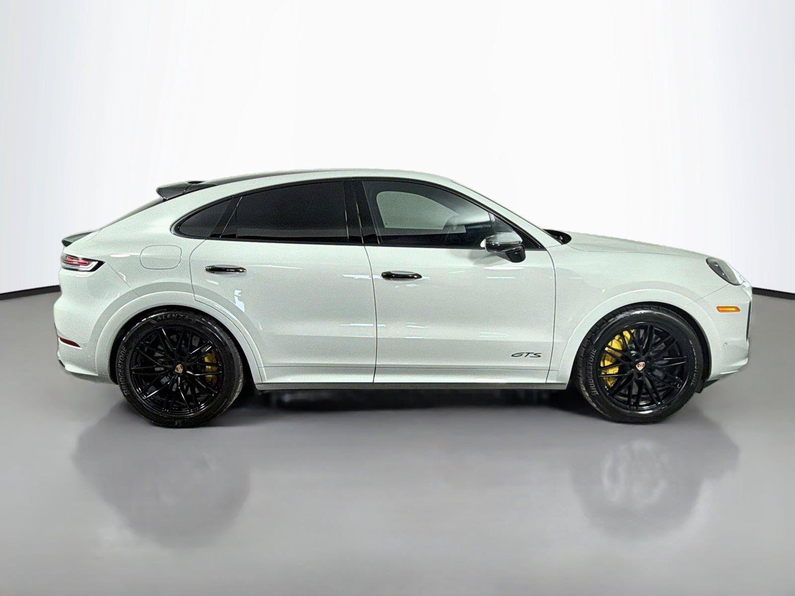 Used 2026 Porsche Cayenne GTS AWD/4WD image 8