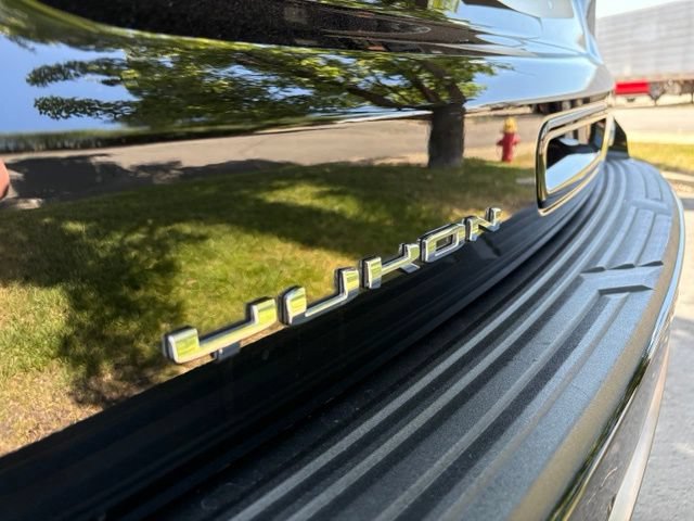 Used 2025 GMC Yukon AT4 Ultimate w/ LPO, AT4 Appearance Package AWD/4WD image 8