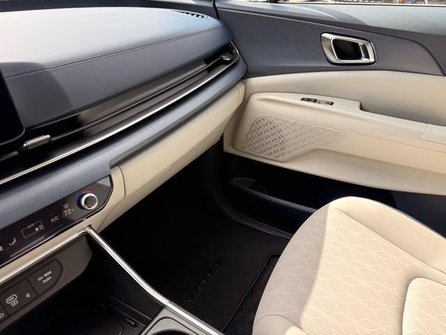 New 2026 Kia Carnival EX FWD image 23