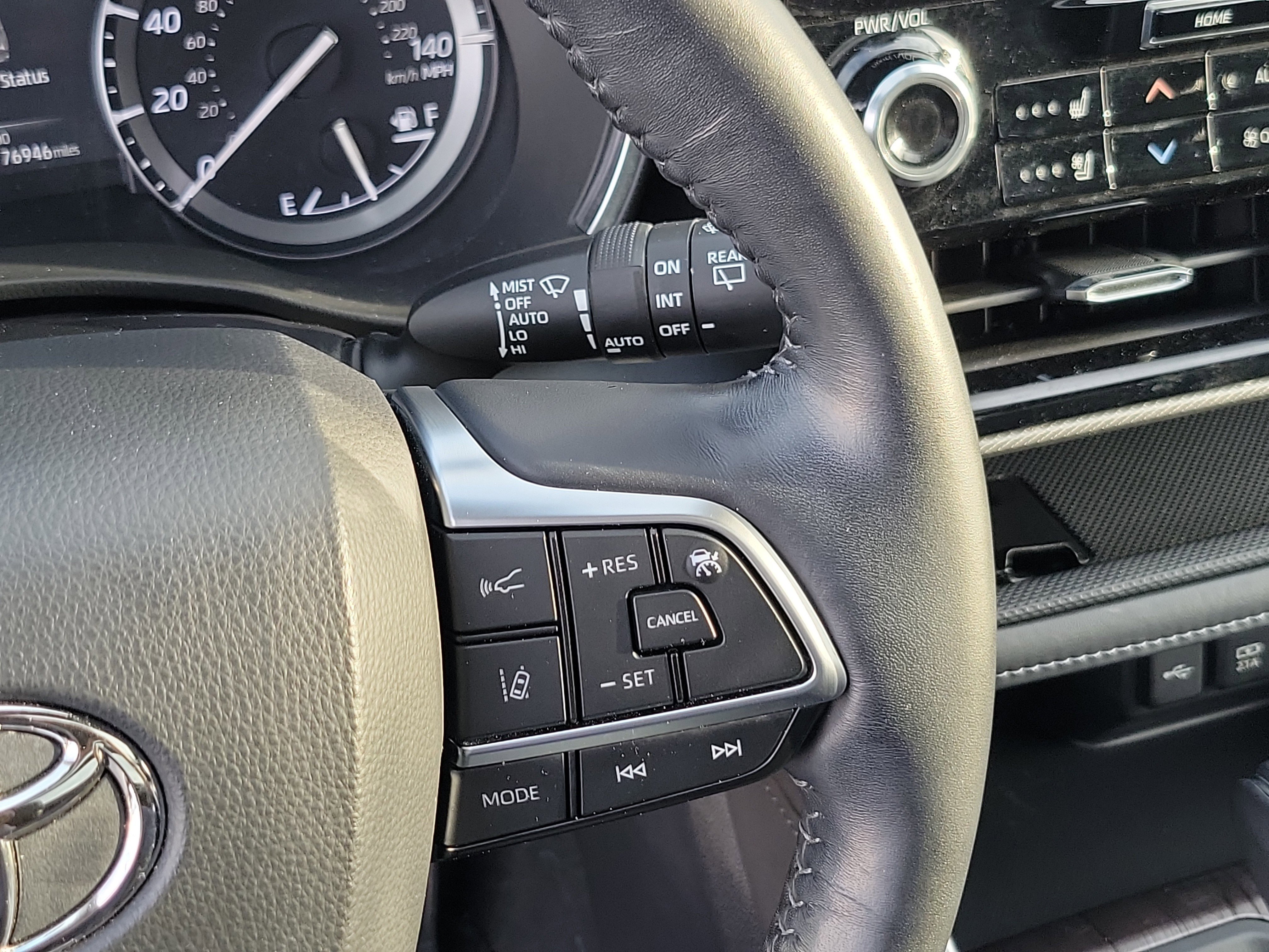 Certified 2021 Toyota Highlander Platinum AWD/4WD image 26