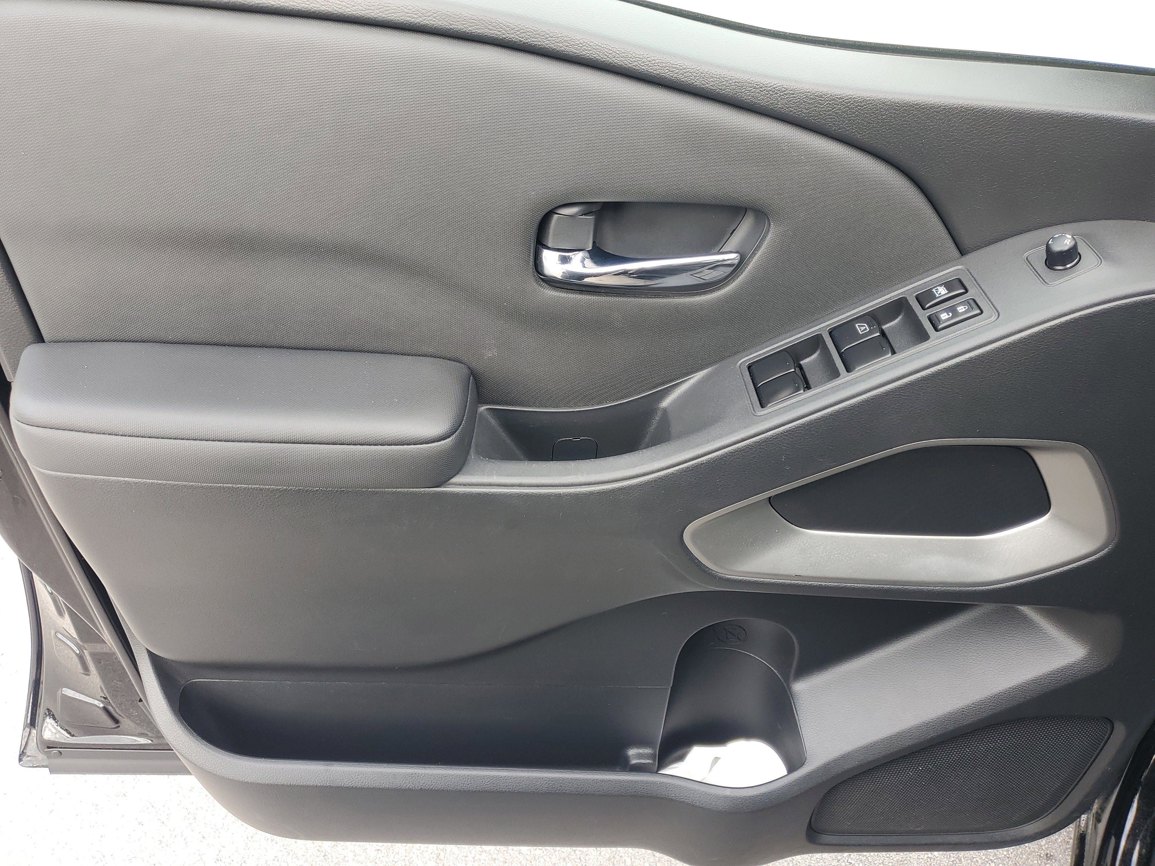 Used 2024 Nissan Frontier SV image 17