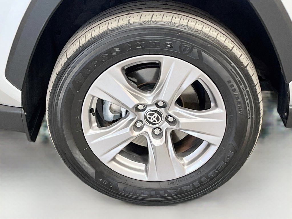 Used 2025 Toyota RAV4 XLE AWD/4WD image 30