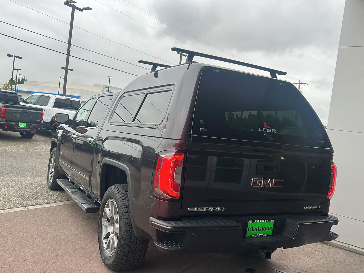 Used 2016 GMC Sierra 1500 Denali w/ Enhanced Driver Alert Package AWD/4WD image 3