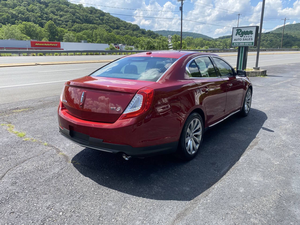 Used 2013 Lincoln MKS FWD image 6